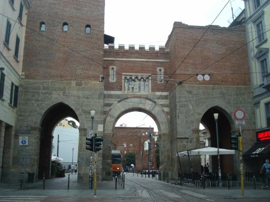 Sopra la porta delle Colonne San Lorenzo