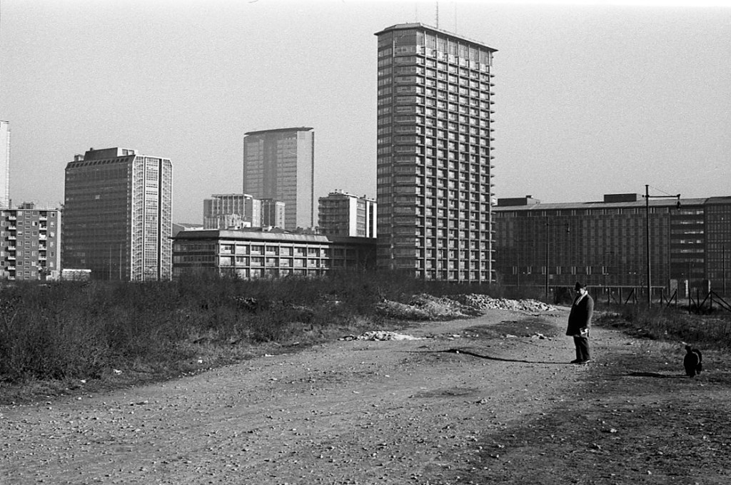 Visione di Milano negli anni Sessanta: torre Galfa in primo piano e grattacielo Pirelli sullo sfondo - Ph.polinice.org