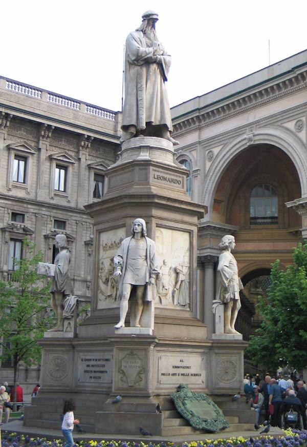 Milano_Statua_di_Leonardo