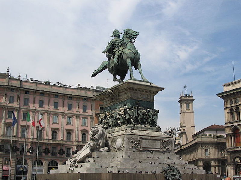 statua vittorio emanuele milano