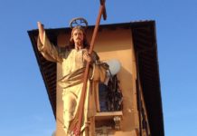 statue