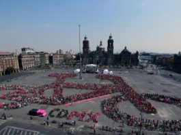 2016. In piazza della Costituzione oltre 3mila ciclisti disegnano la più grande bicicletta umana del mondo