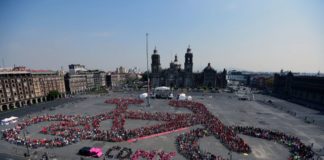 2016. In piazza della Costituzione oltre 3mila ciclisti disegnano la più grande bicicletta umana del mondo