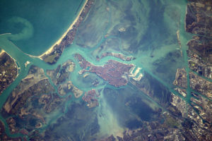 Venezia, uno dei più grandi centri economici della storia, vista dallo spazio