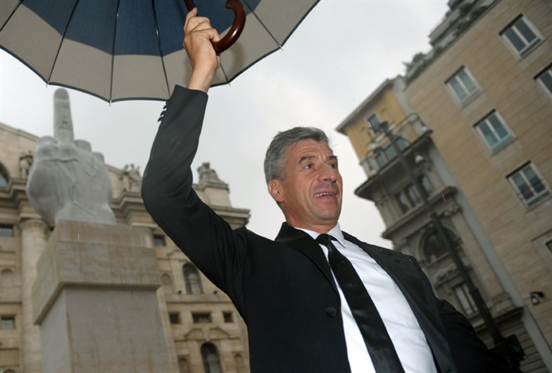 il dito di cattelan