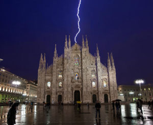 Fulmine sul parafulmine del Duomo