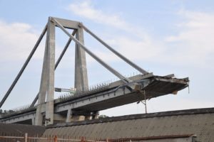 Ponte Morandi dopo il crollo: nessun parafulmine. Foto LaPresse - Tano Pecoraro