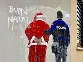 Arresto di Babbo Natale in via Tortona - Foto di Andrea Cherchi (c)