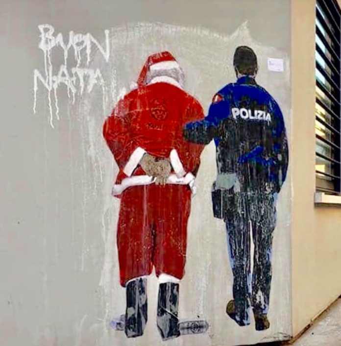 Arresto di Babbo Natale in via Tortona - Foto di Andrea Cherchi (c)