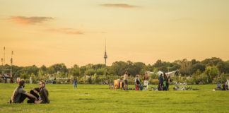 il parco di Tempelhof, Berlino ricavato da un ex aeroportoo