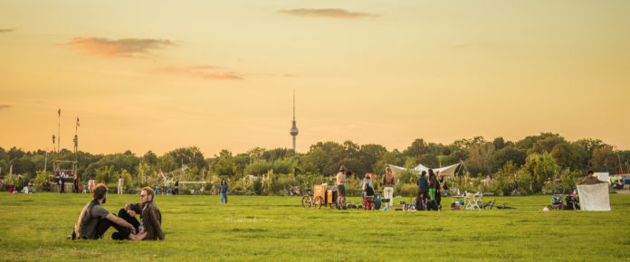 il parco di Tempelhof, Berlino ricavato da un ex aeroportoo
