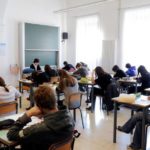 Scuola: studenti in classe.