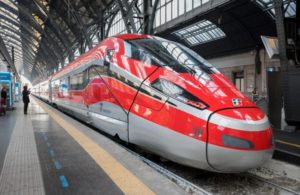 Treno alta velocità in Stazione Centrale