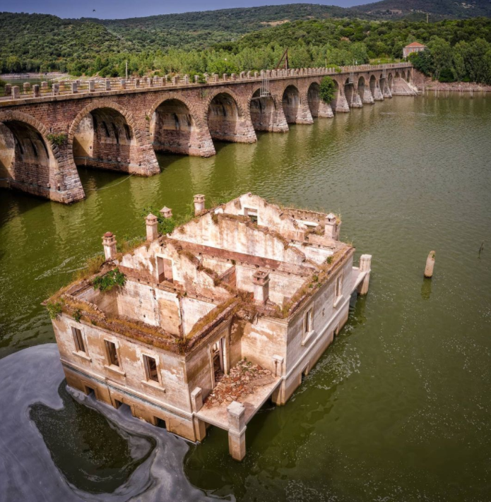 casa fantasma lago omodeo