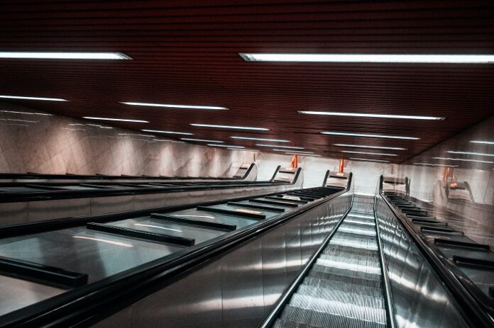 Credits Jannis Lucas-pixabay - La metro più profonda di Milano