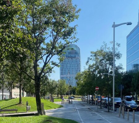 L’«inaugurazione fantasma» del Nido Verticale: i segreti del grattacielo più misterioso dello skyline di Milano