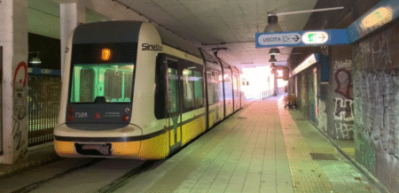 Il tram più «underground» di Milano: l’unico che si ferma sottoterra (video)