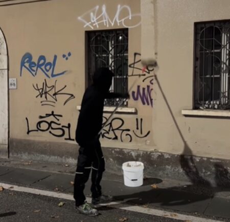 Ghost Pitùr: il «giustiziere lombardo» che ripulisce i palazzi dai graffiti