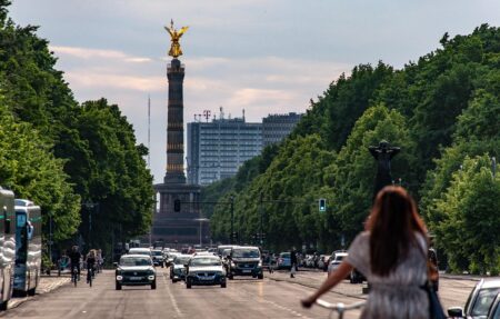 Berlino revoca i limiti a 30 all’ora: troppi ingorghi e pochi benefici